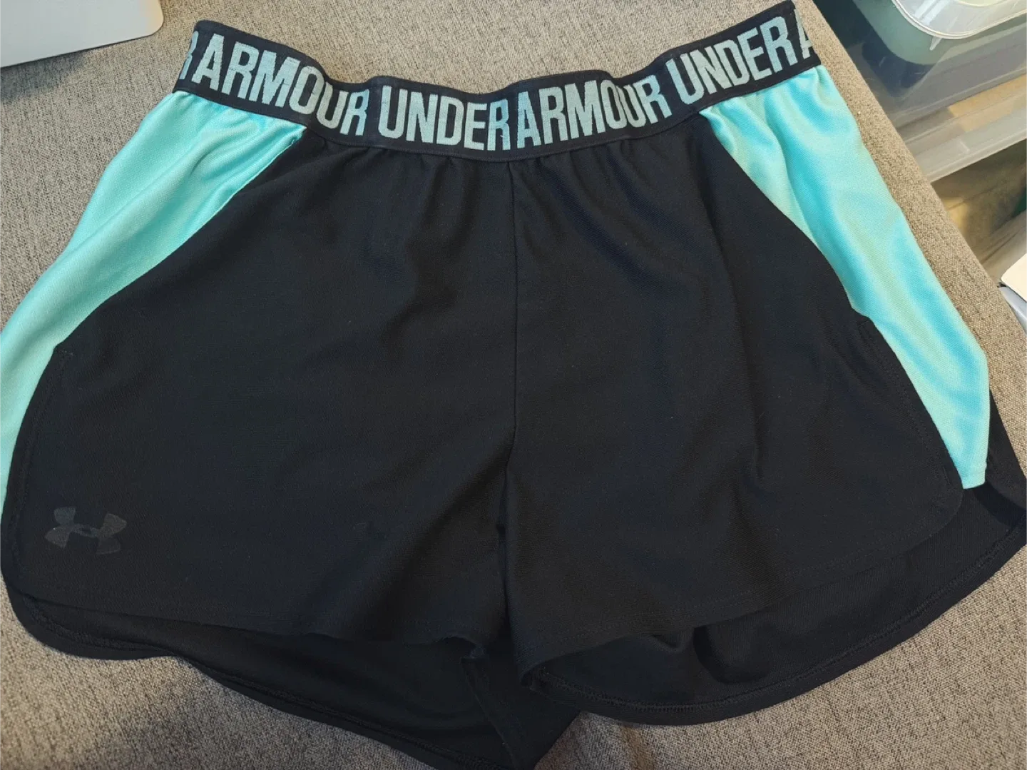 Under Armour Shorts – Size L