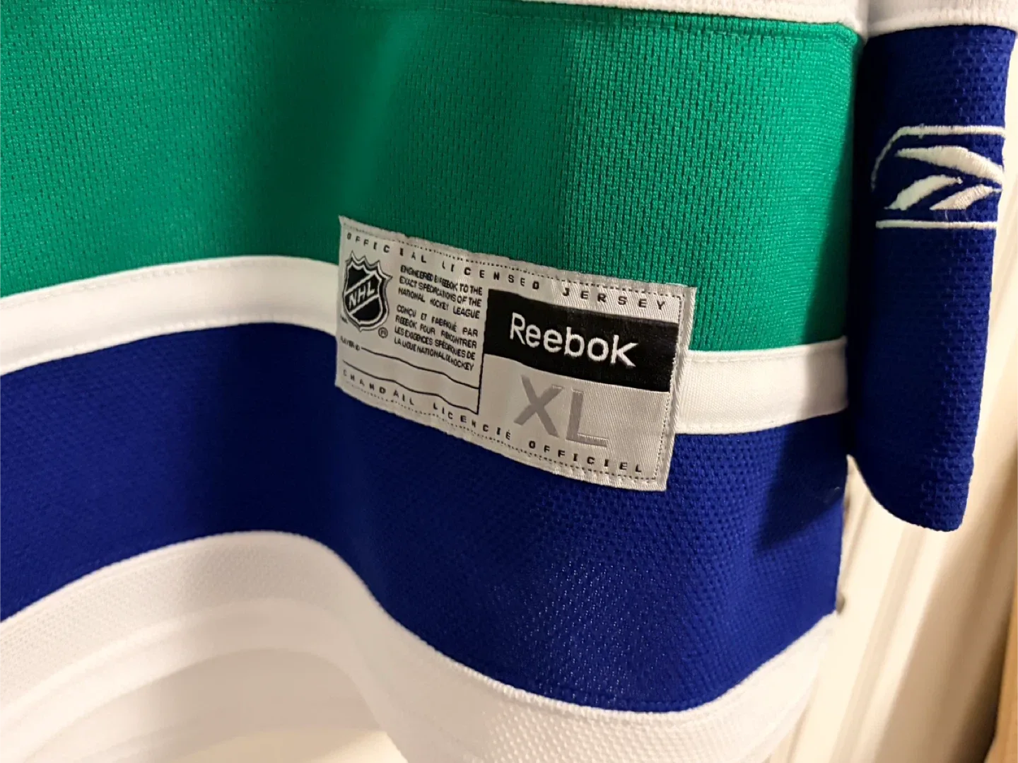 Authentic Reebok Vancouver Canucks 40th Anniversary Jersey XL image indicator(5)