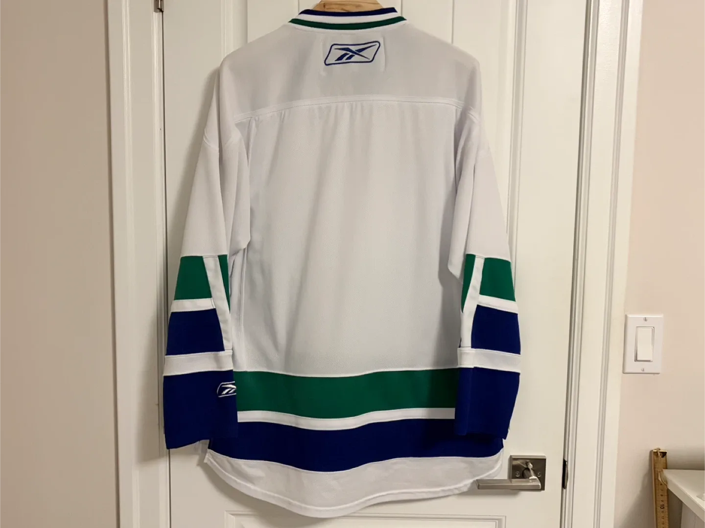 Authentic Reebok Vancouver Canucks 40th Anniversary Jersey XL image indicator(7)