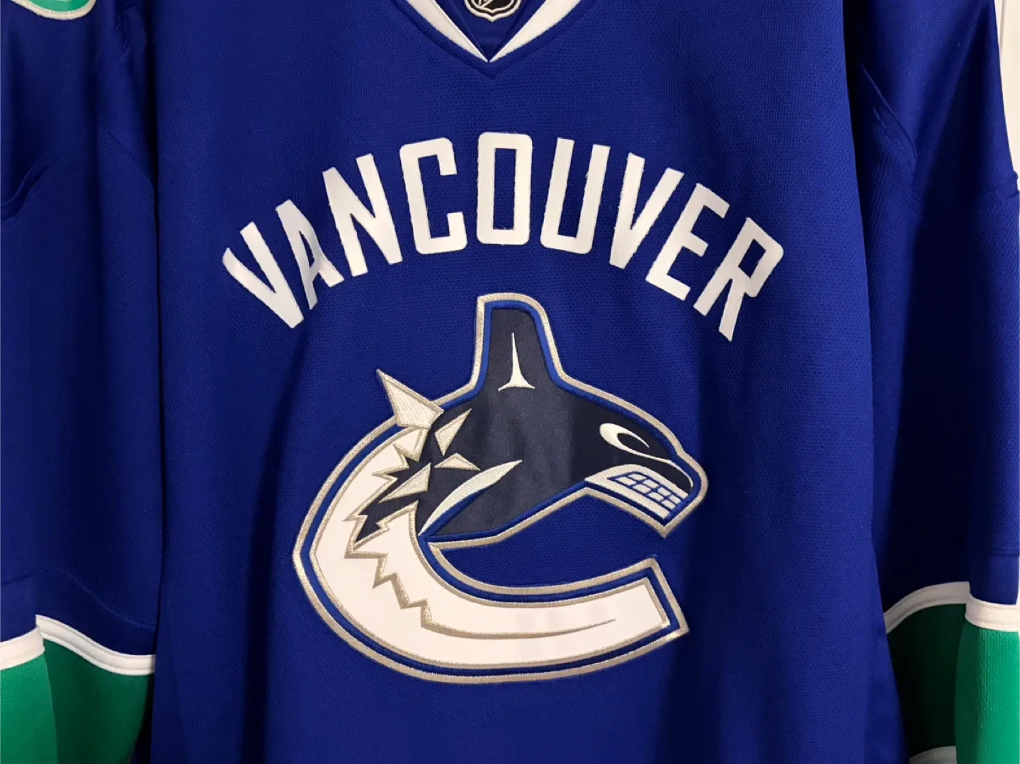 Authentic Vancouver Canucks Blue Orca Home Jersey Size XXL 2XL image indicator(2)
