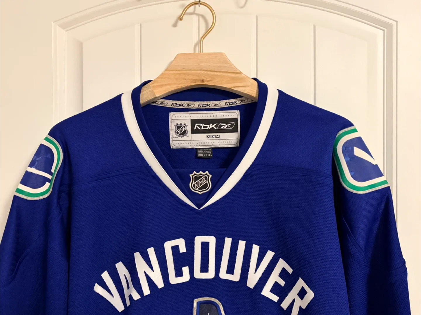 Authentic Vancouver Canucks Blue Orca Home Jersey Size XXL 2XL image indicator(3)