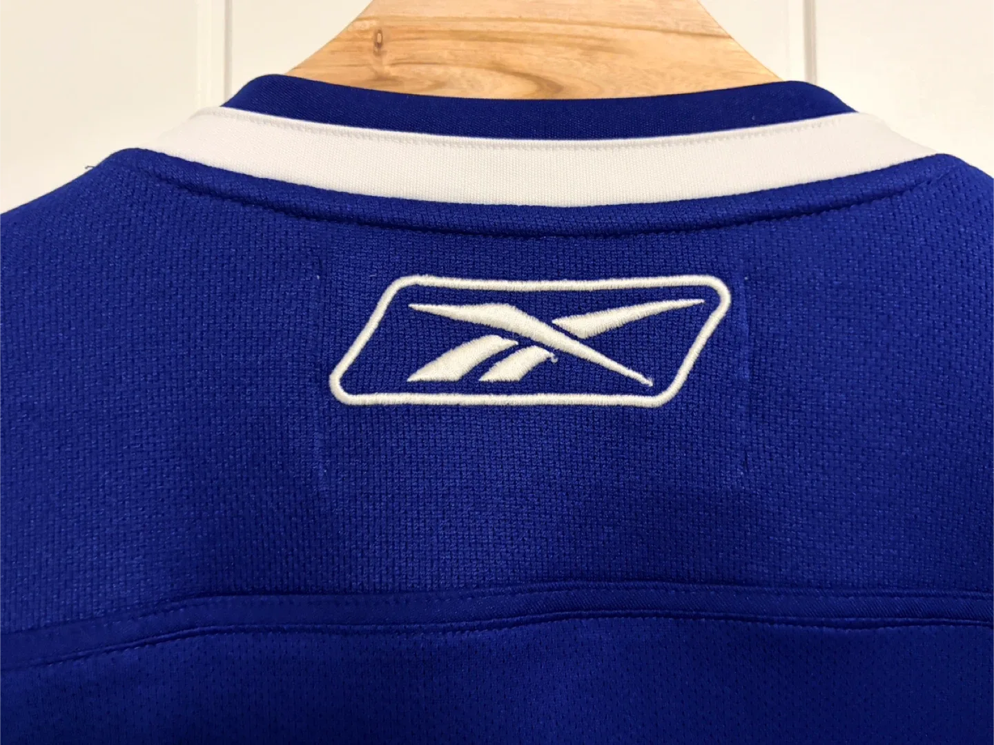 Authentic Vancouver Canucks Blue Orca Home Jersey Size XXL 2XL image indicator(7)