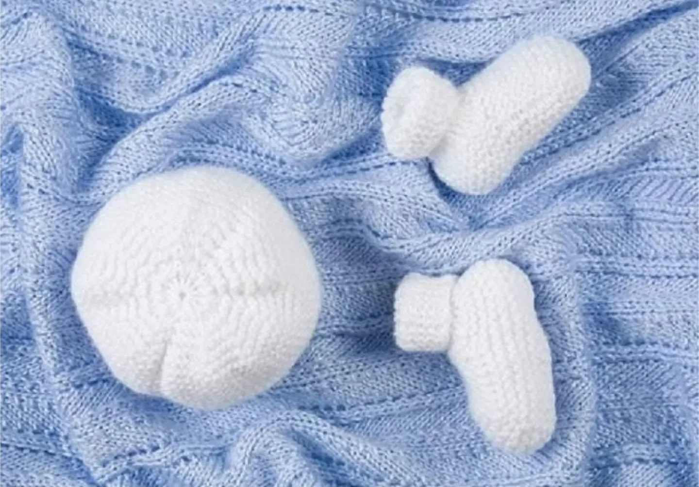 4 skeins Baby LUV Fashion Georgia Yarn - Black image indicator(4)