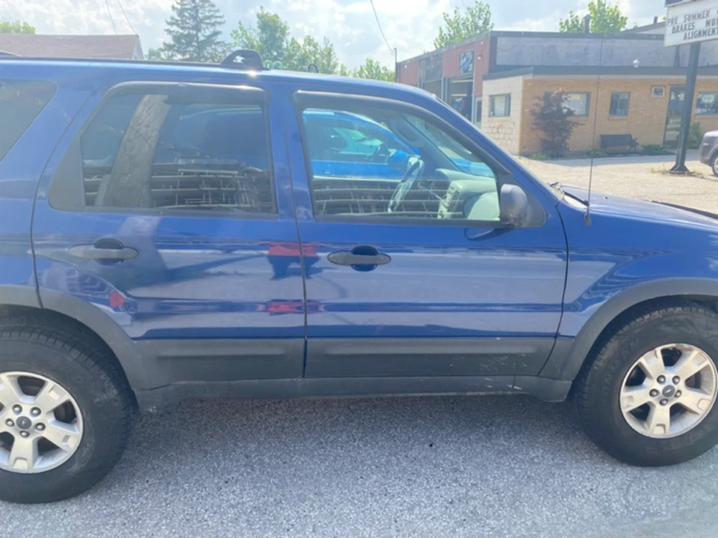 Ford Escape SUV - Blue image indicator(2)