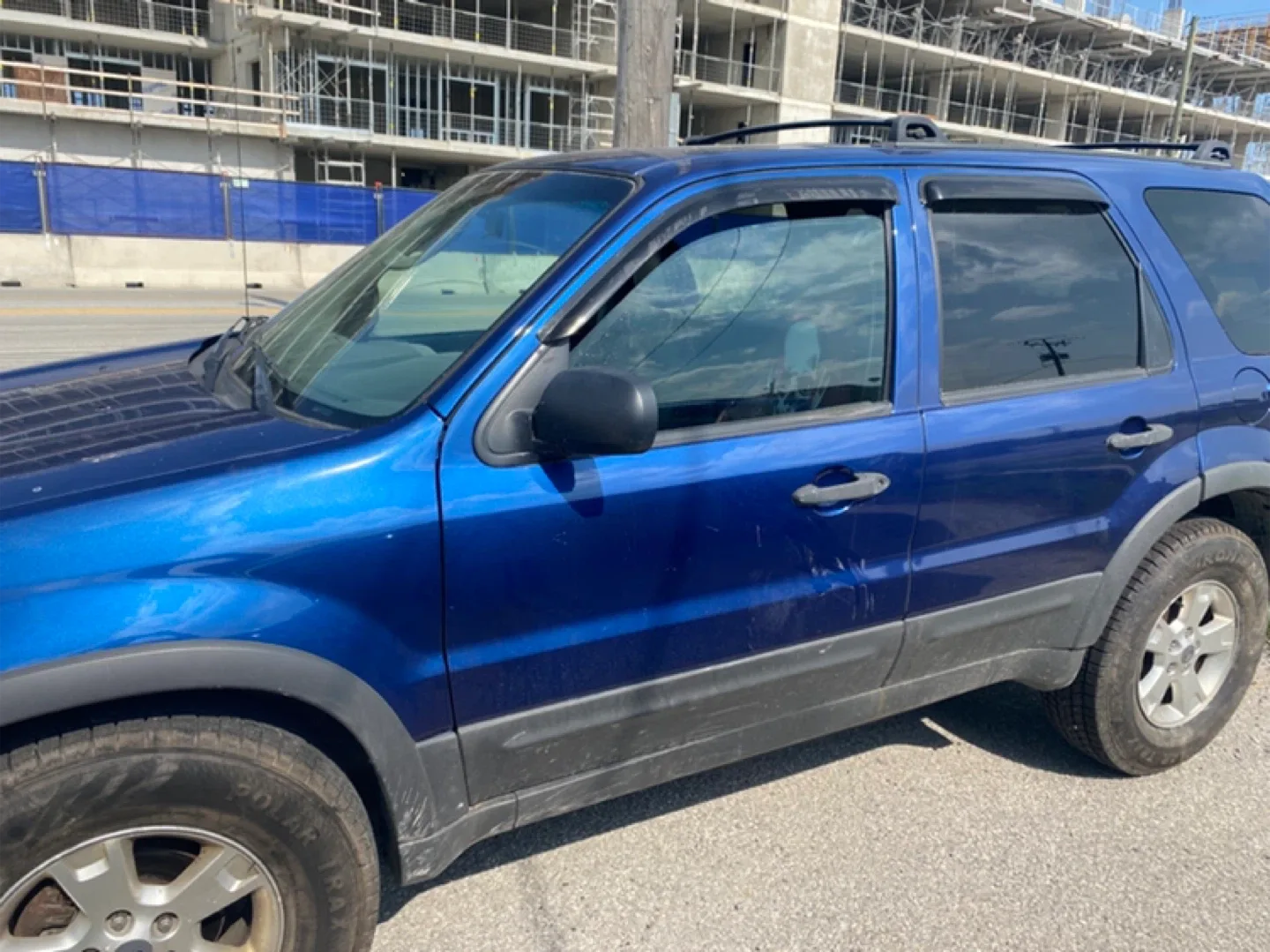 Ford Escape SUV - Blue image indicator(3)