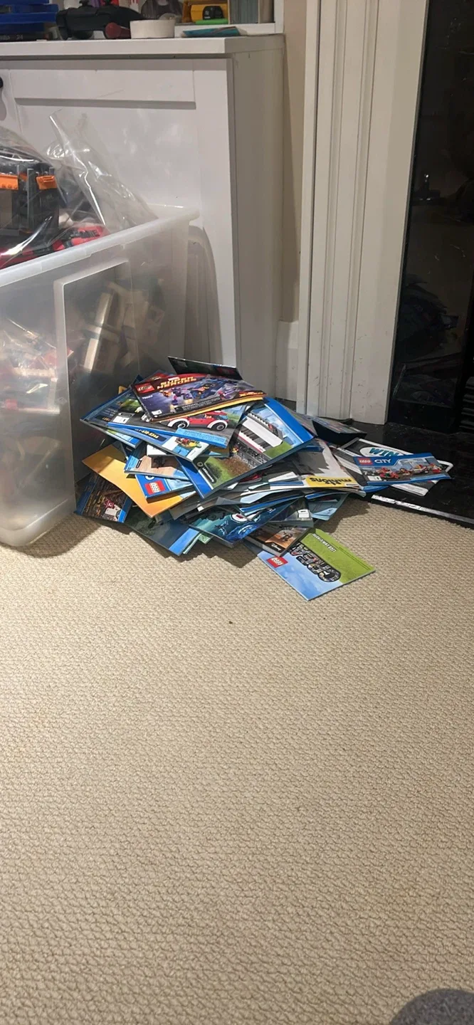 LEGO Bulk Bundle: 80lbs of Mixed Pieces + Over 100 Manuals image indicator(3)