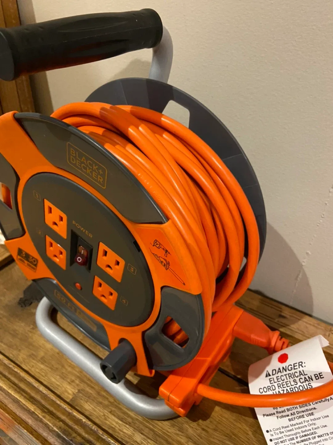 BLACK+DECKER Retractable Extension Cord Reel 50 Ft. 4 Outlets image indicator(6)