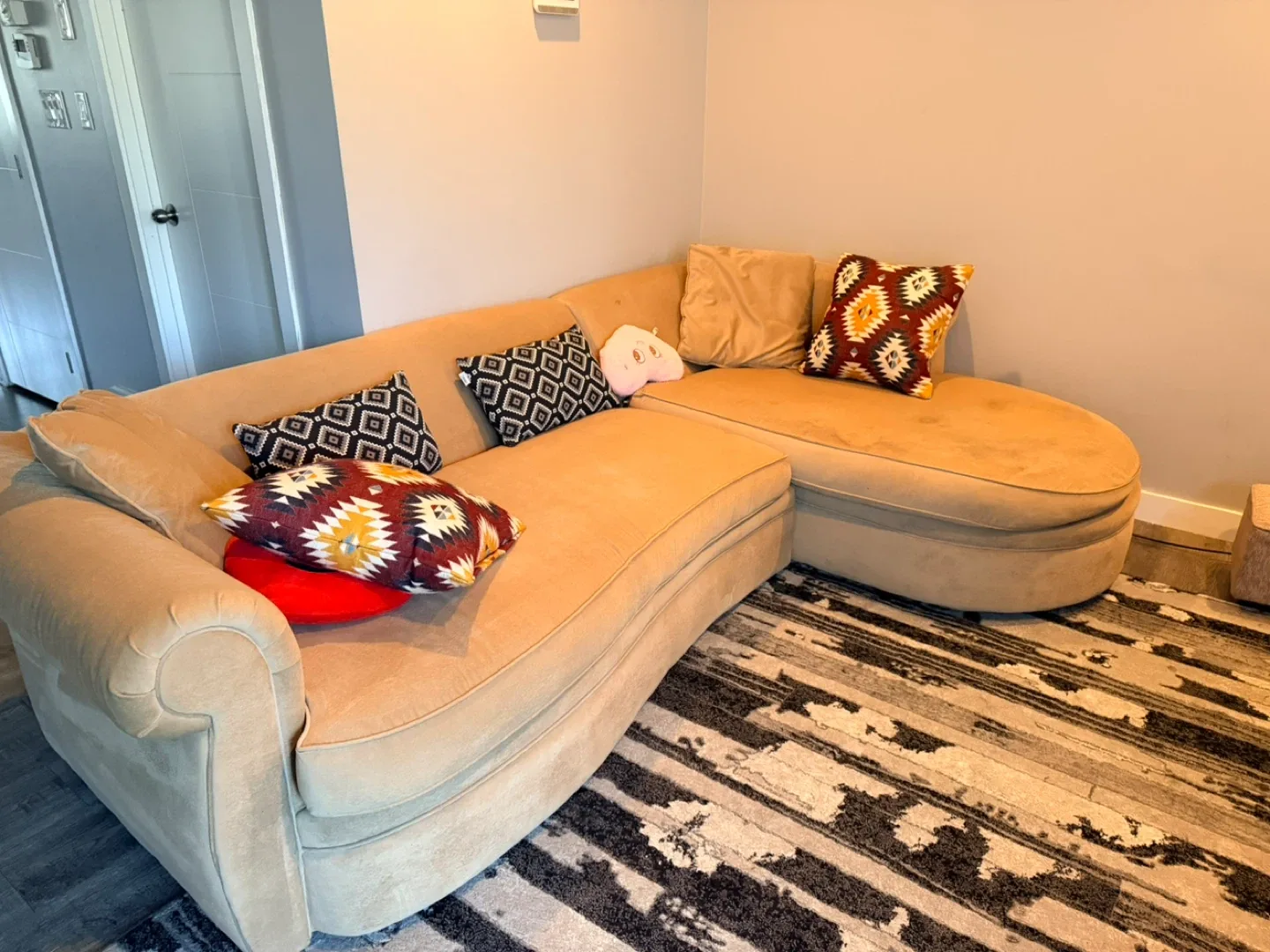 Beige Sectional Sofa with Cushions image indicator(2)