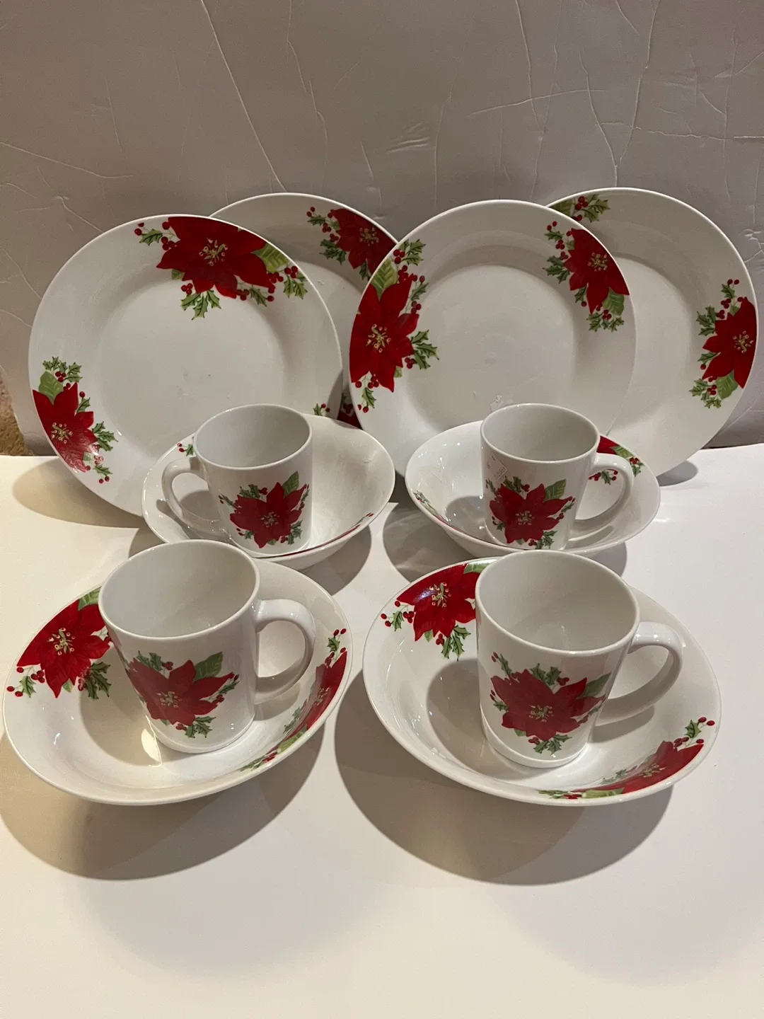 Gibsons Poinsettia Dinnerware Set (12 Pieces)