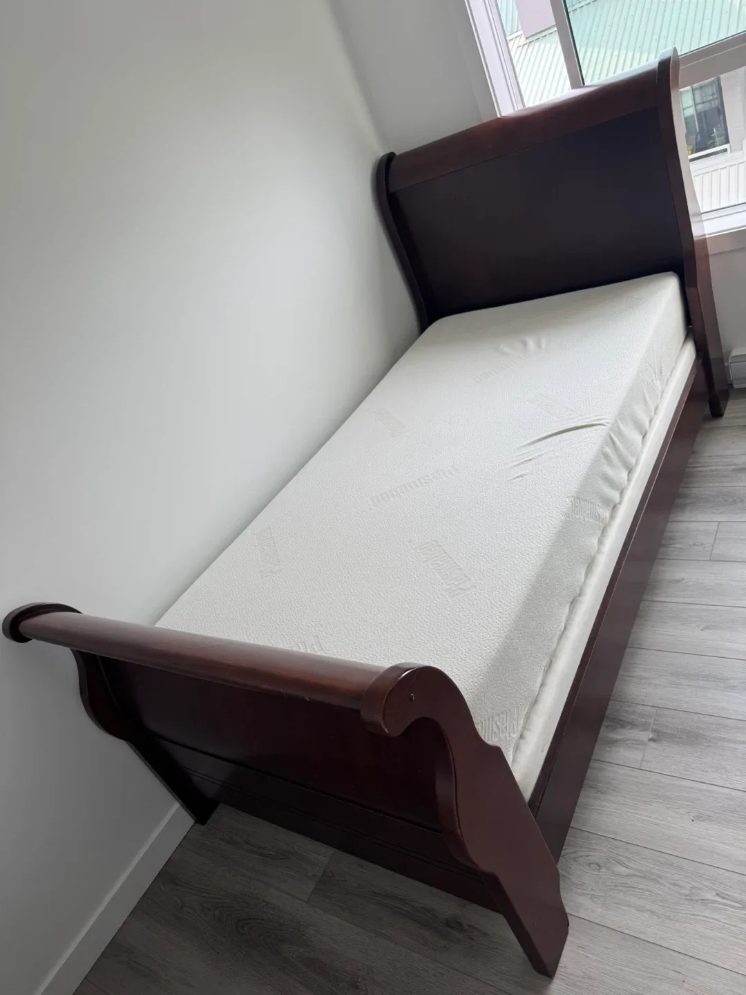 Moving Sale!!!! Sleigh Bed Set, Patio  Sofa, Coffee Table image indicator(6)