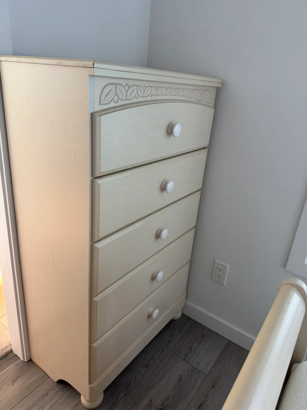 Moving Sale!!!! Sleigh Bed Set, Patio  Sofa, Coffee Table image indicator(8)