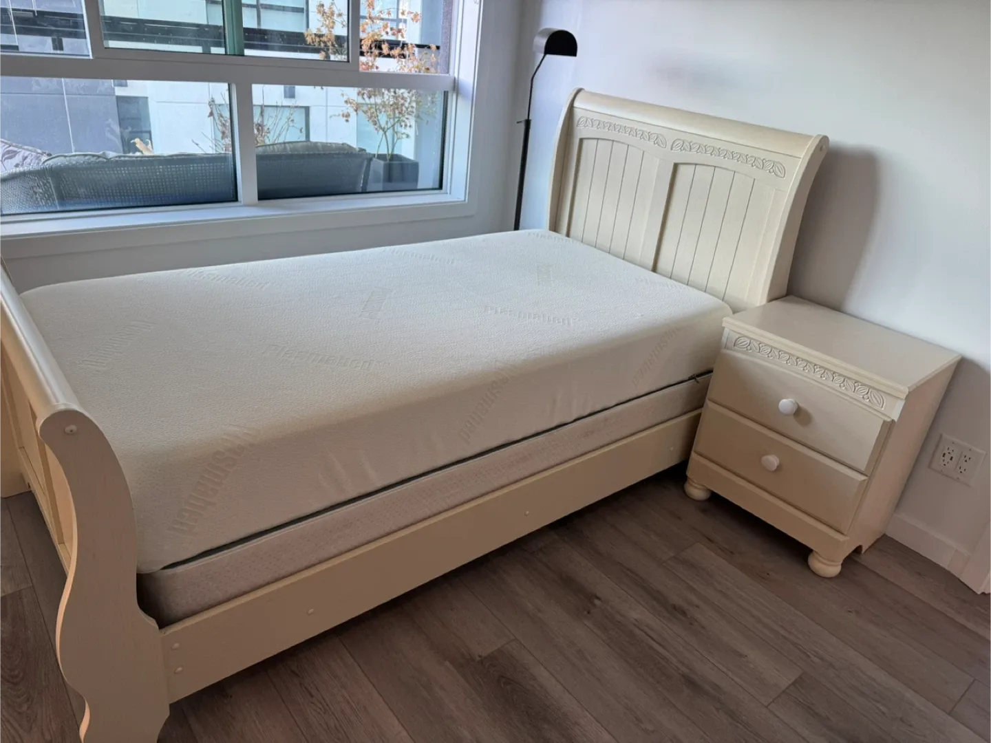 Moving Sale!!!! Sleigh Bed Set, Patio  Sofa, Coffee Table image indicator(10)