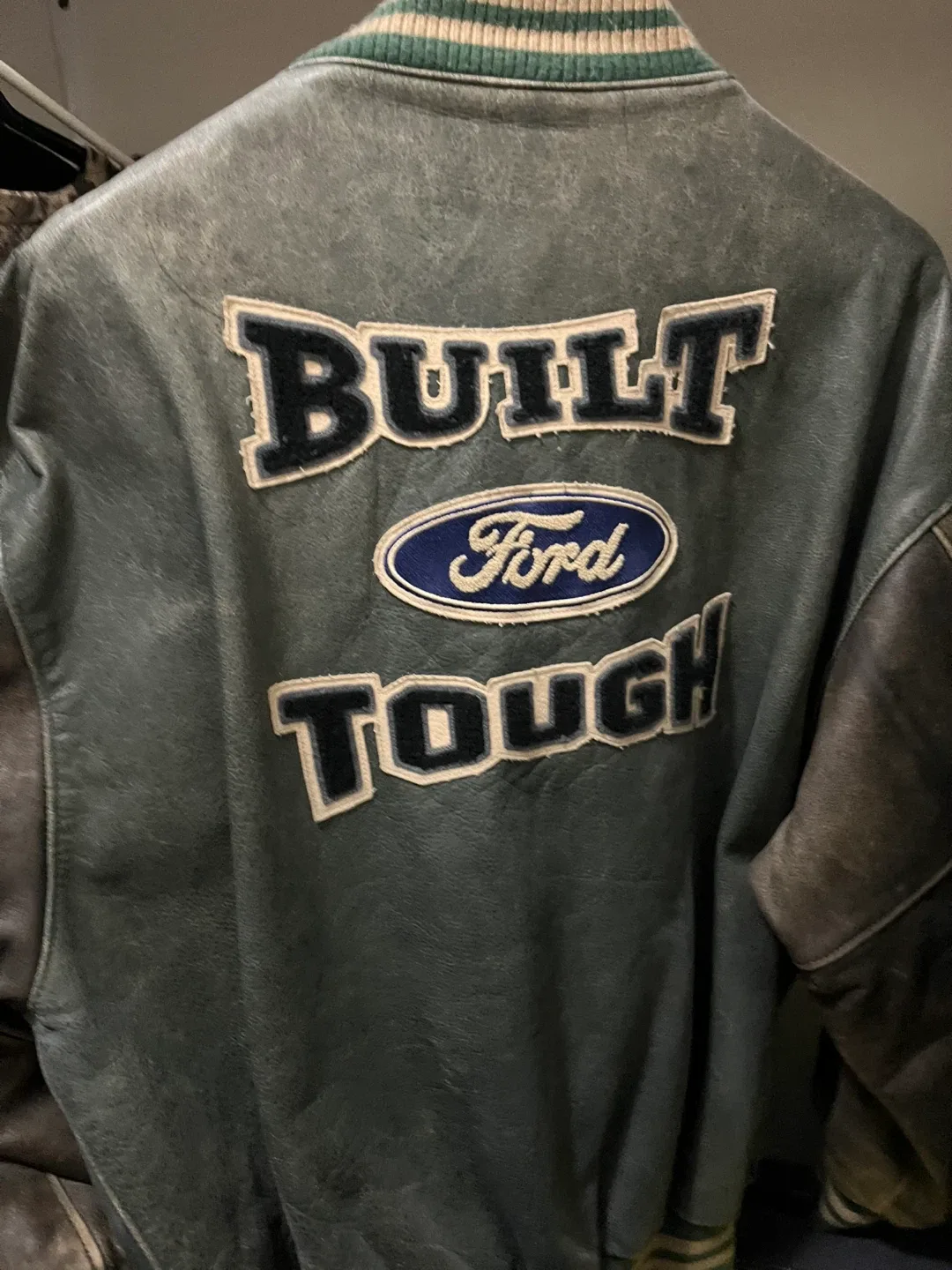 Roots x Ford collab image indicator(2)