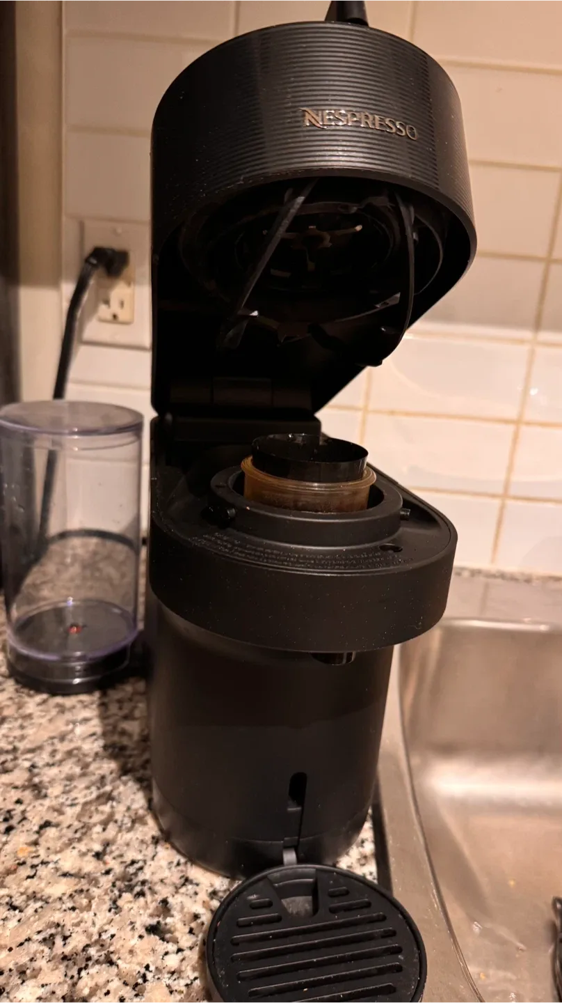 Nespresso Vertuo Next Coffee Machine - Black image indicator(2)