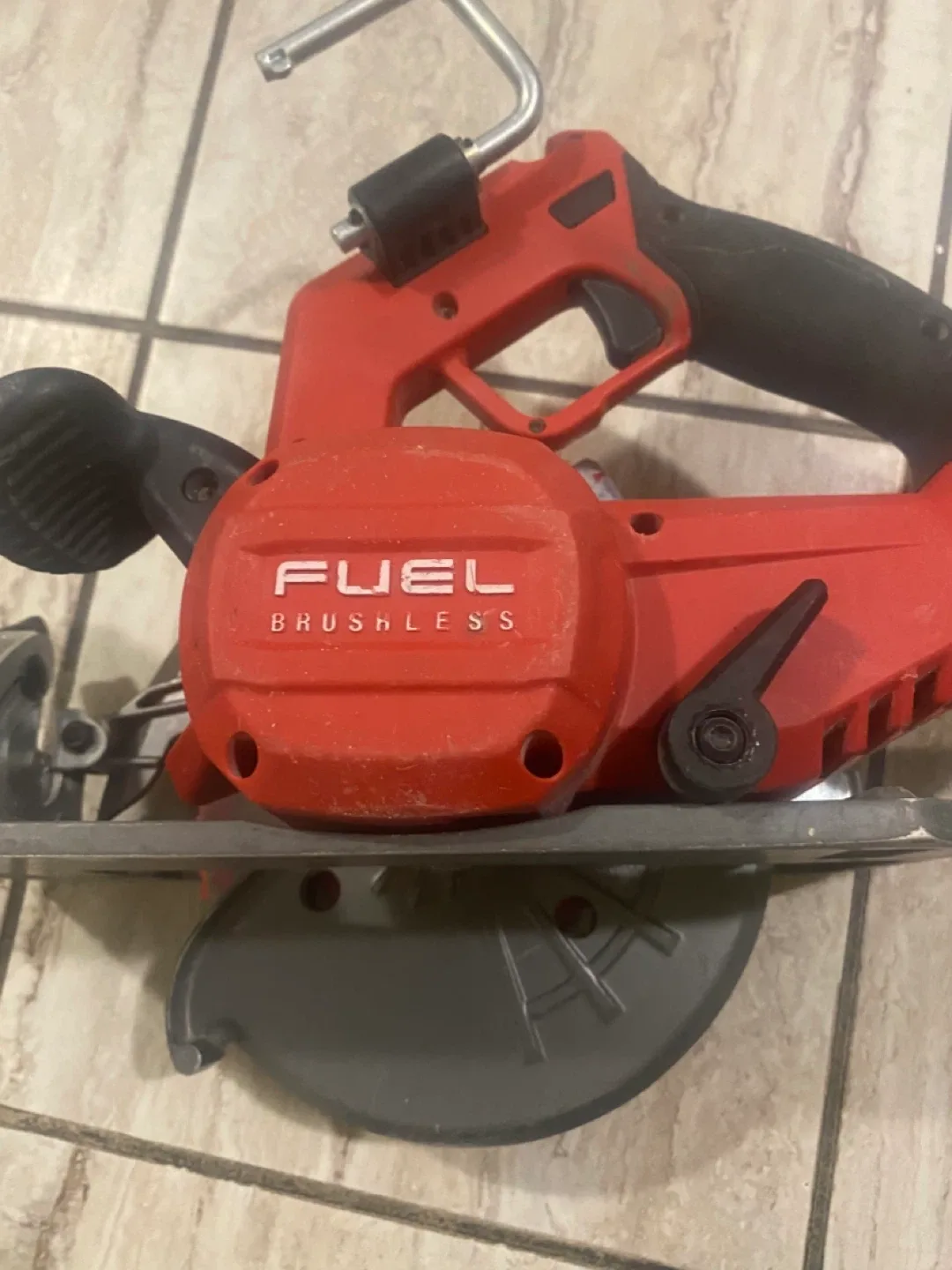 Milwaukee M18 FUEL Circular Saw image indicator(2)
