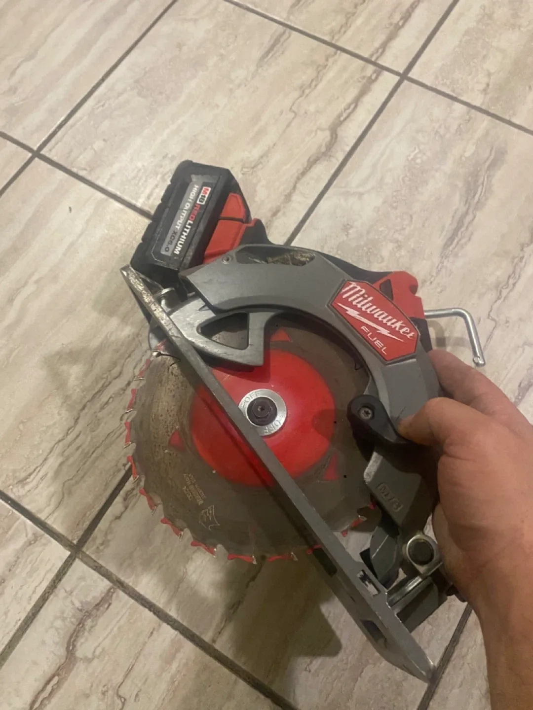 Milwaukee M18 FUEL Circular Saw image indicator(3)