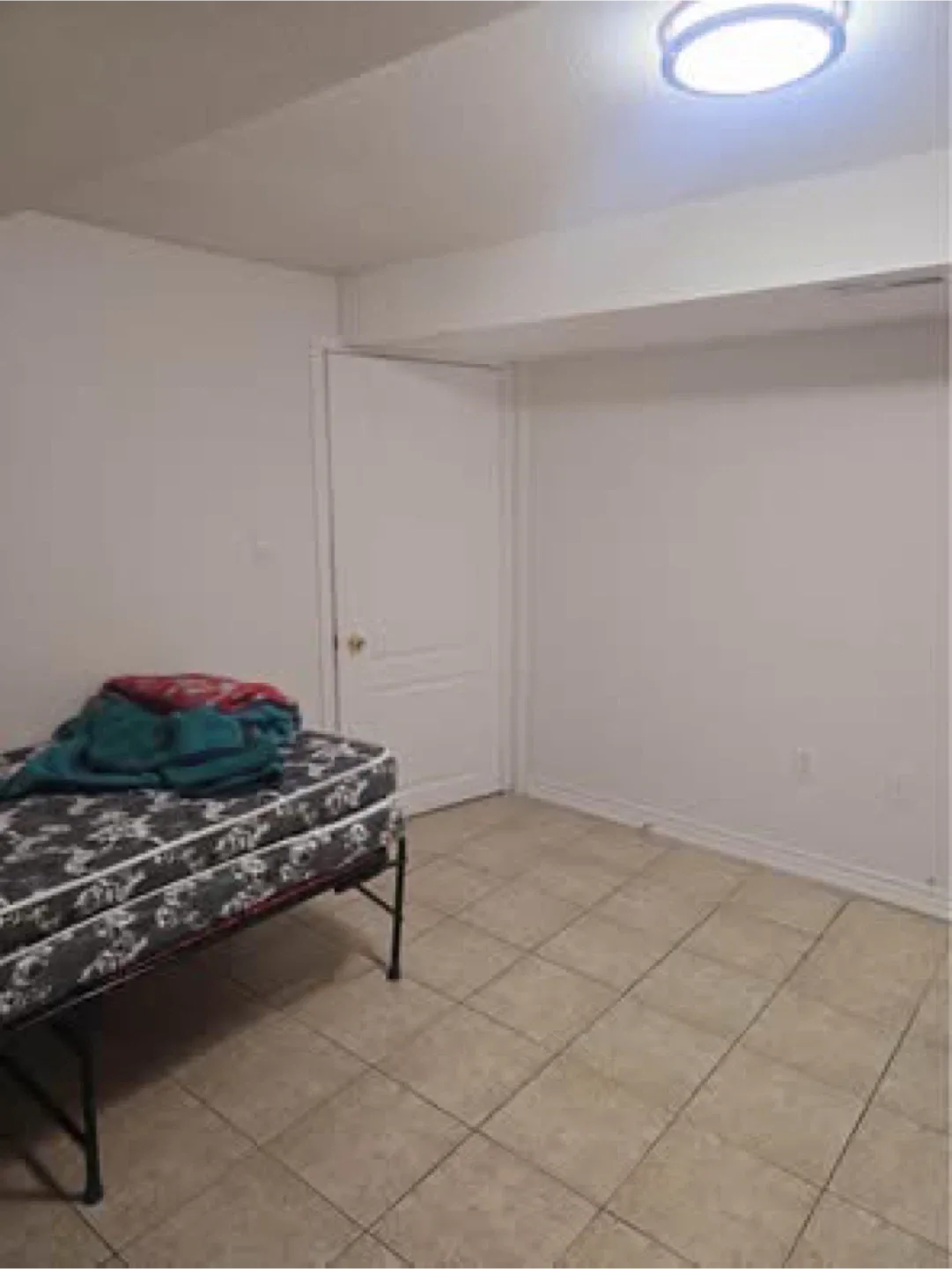 Basement for rent image indicator(3)