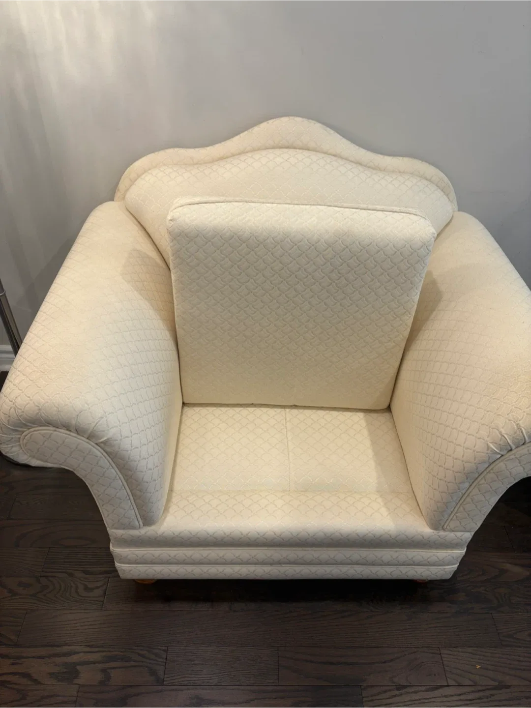 Beautiful Accent Chair image indicator(3)