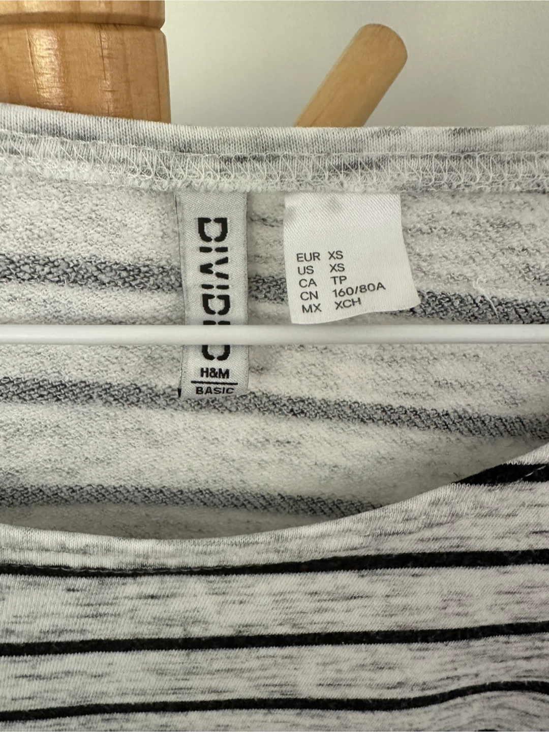 #cleanout / H&M Divided Basic Striped Top - Size XS - photo 2
