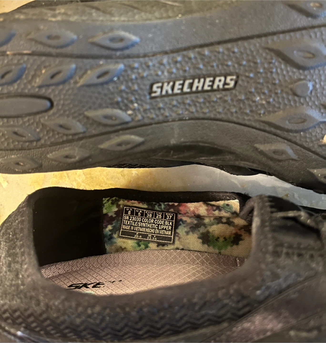 Skechers Relaxed Fit Black Shoes - Size 8 - photo 3