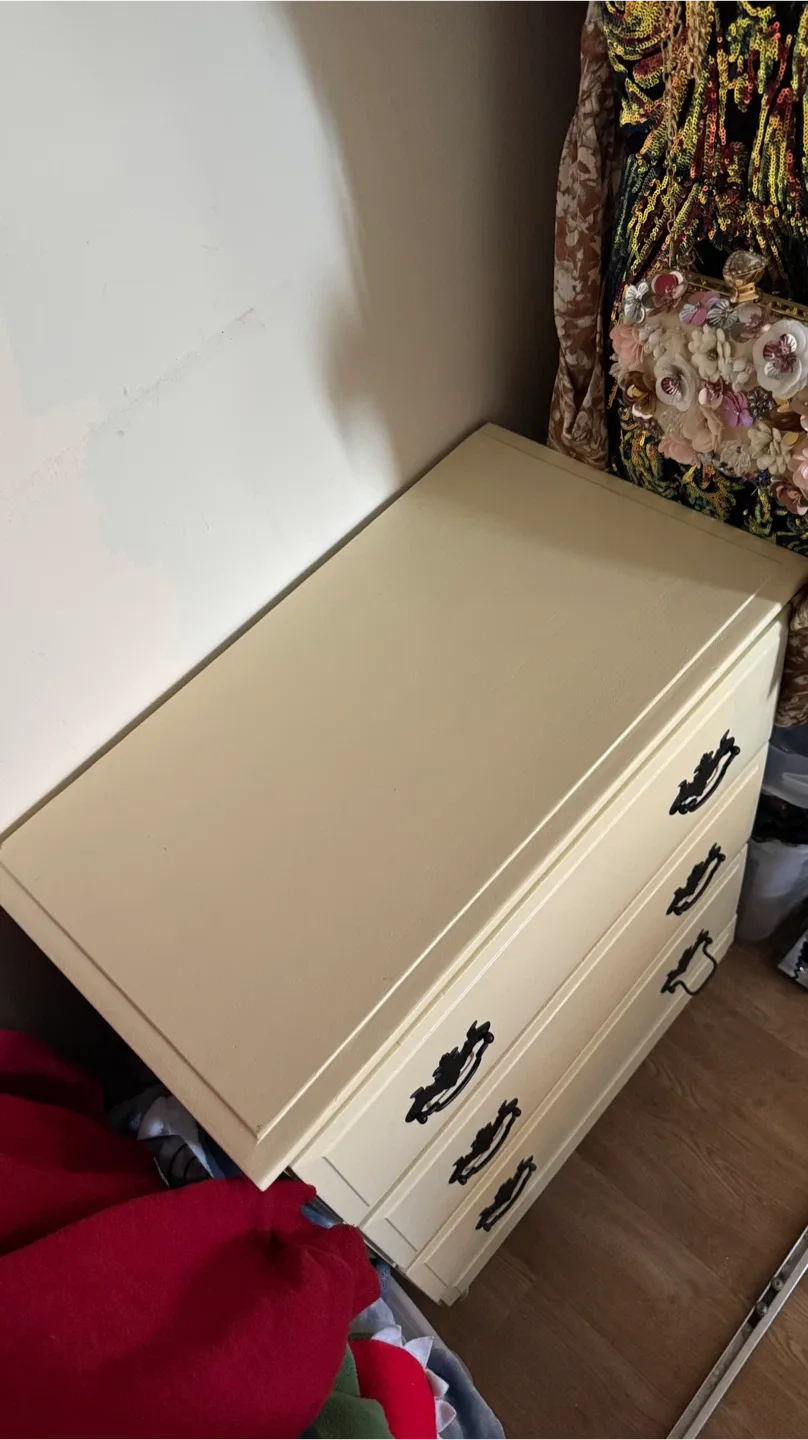 Handmade 3-Drawer Dresser – Cream with Black Hardware image indicator(2)