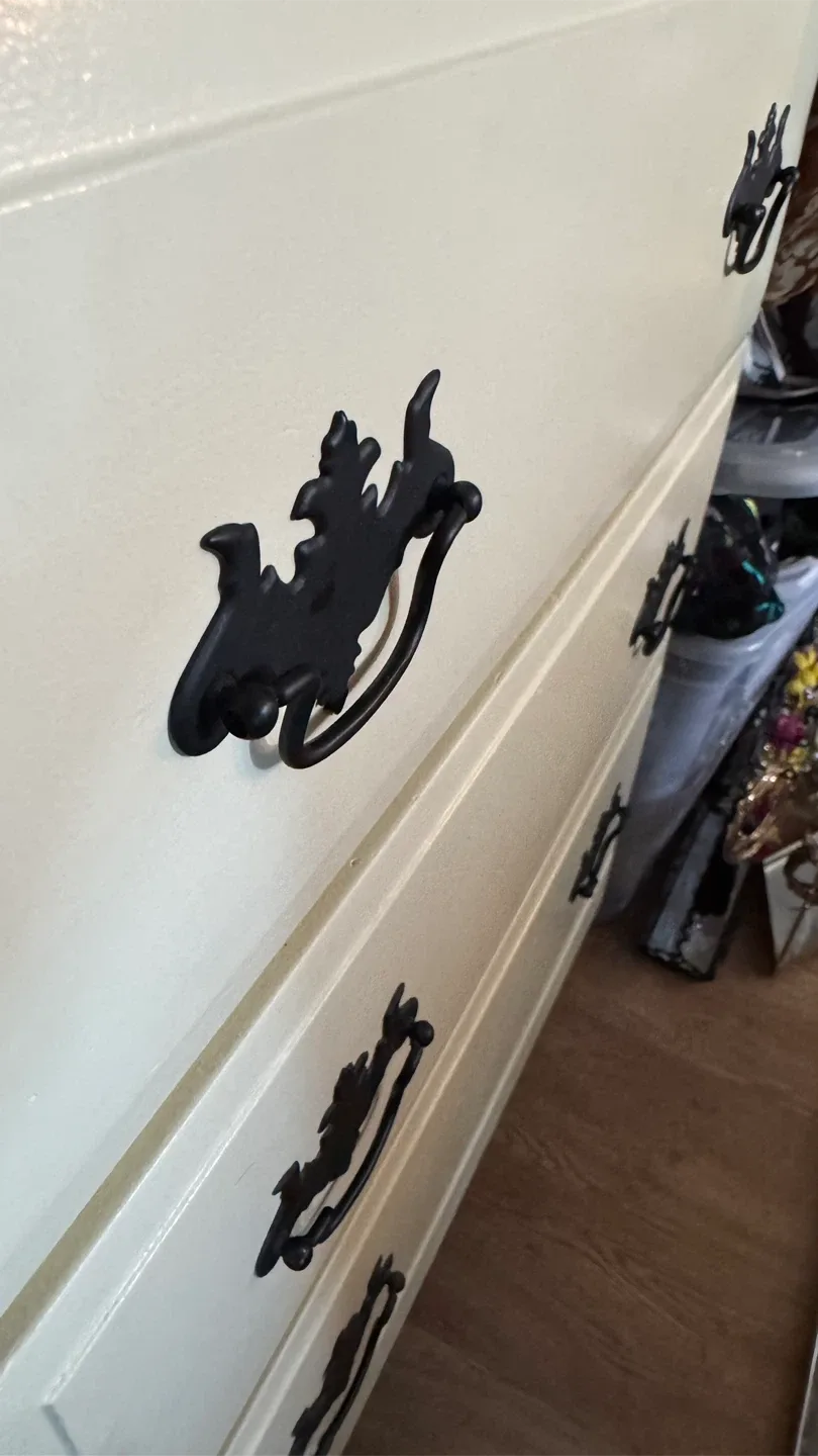 Handmade 3-Drawer Dresser – Cream with Black Hardware image indicator(3)