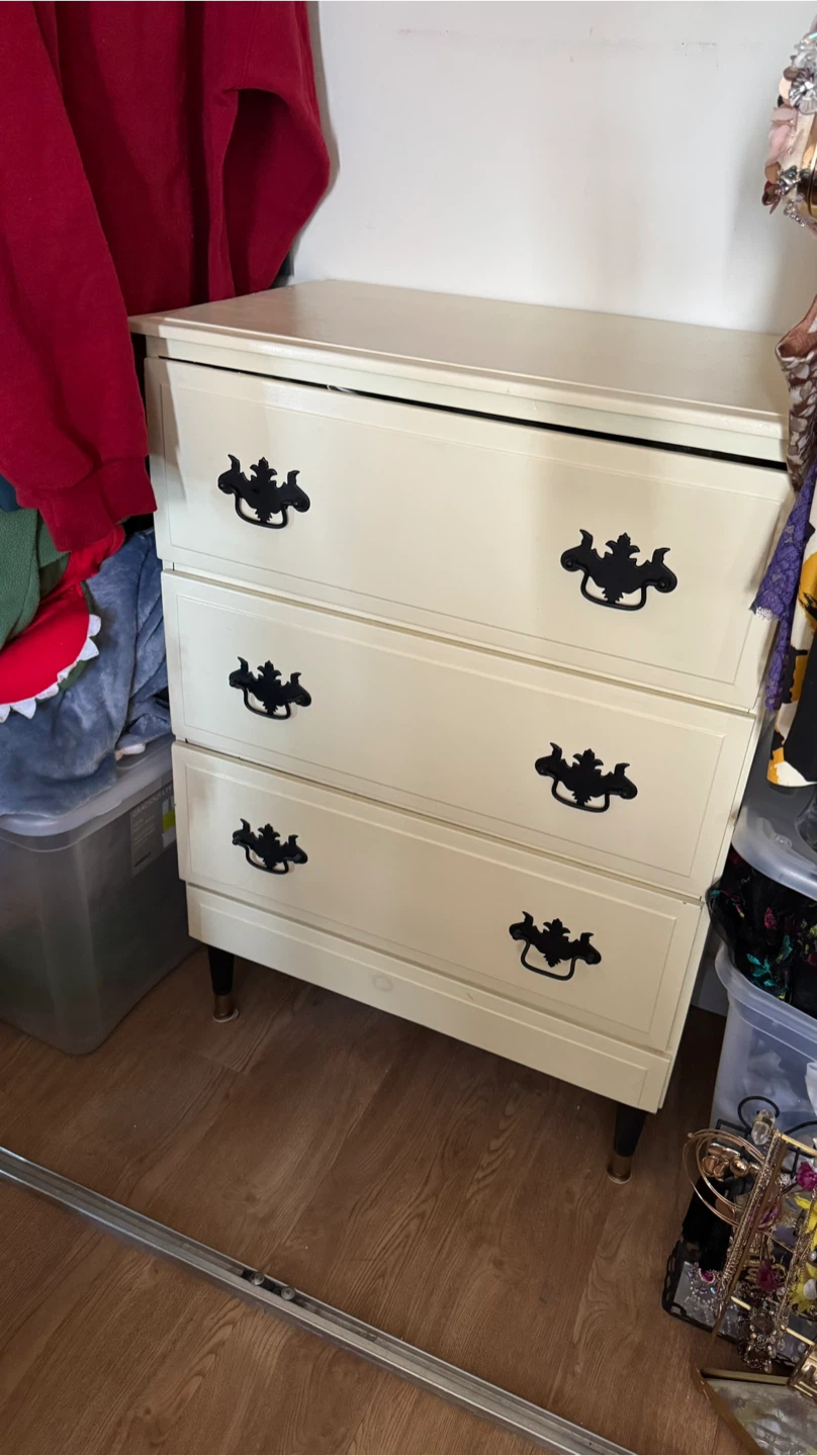 Handmade 3-Drawer Dresser – Cream with Black Hardware
