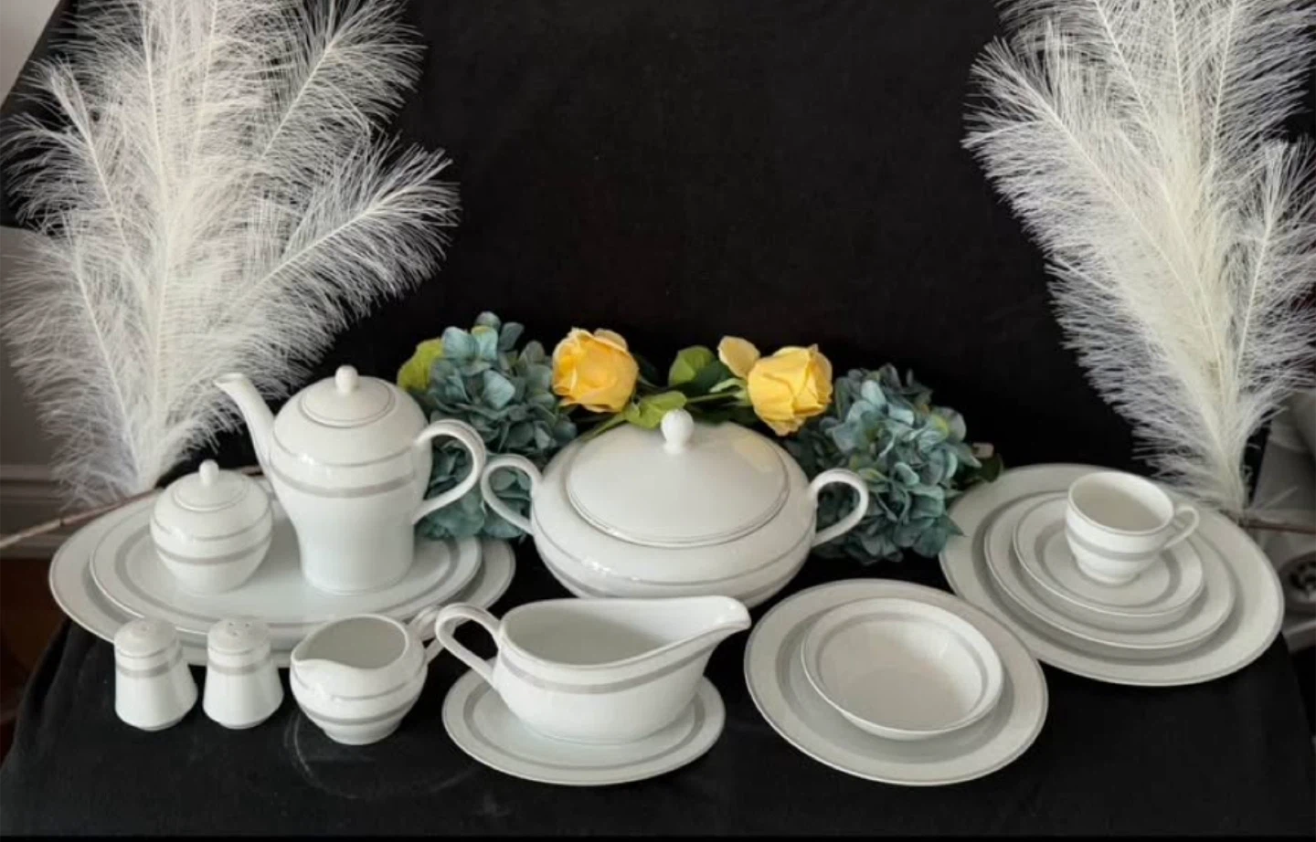 98 Piece Sabrina China Set