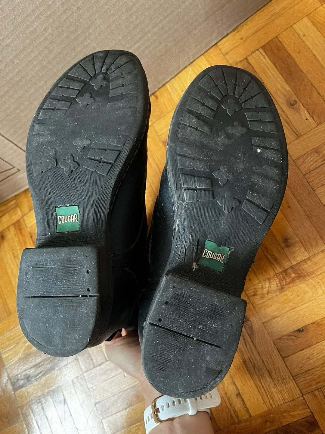 Cougar Women’s Leather Zippered Ankle Boots (7) image indicator(5)