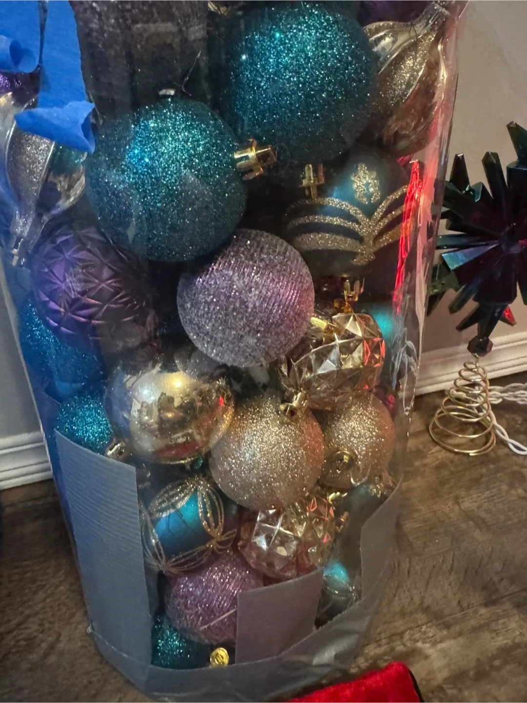 Christmas Decorations image indicator(2)