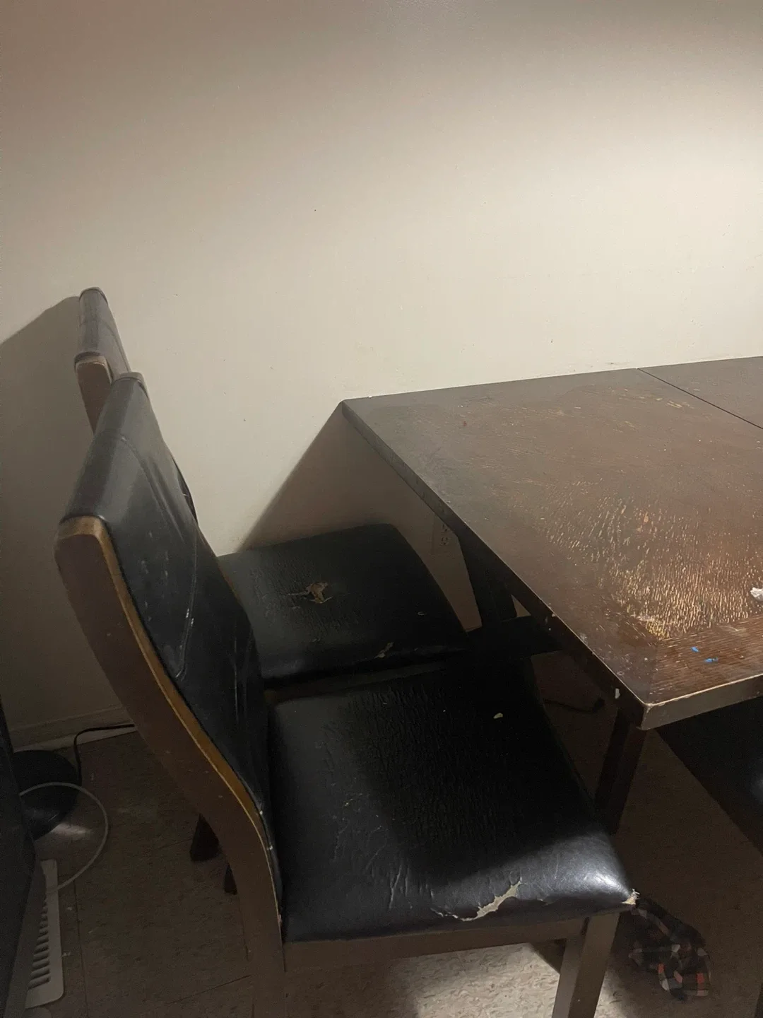 Used Dining Table & Chairs Set image indicator(2)