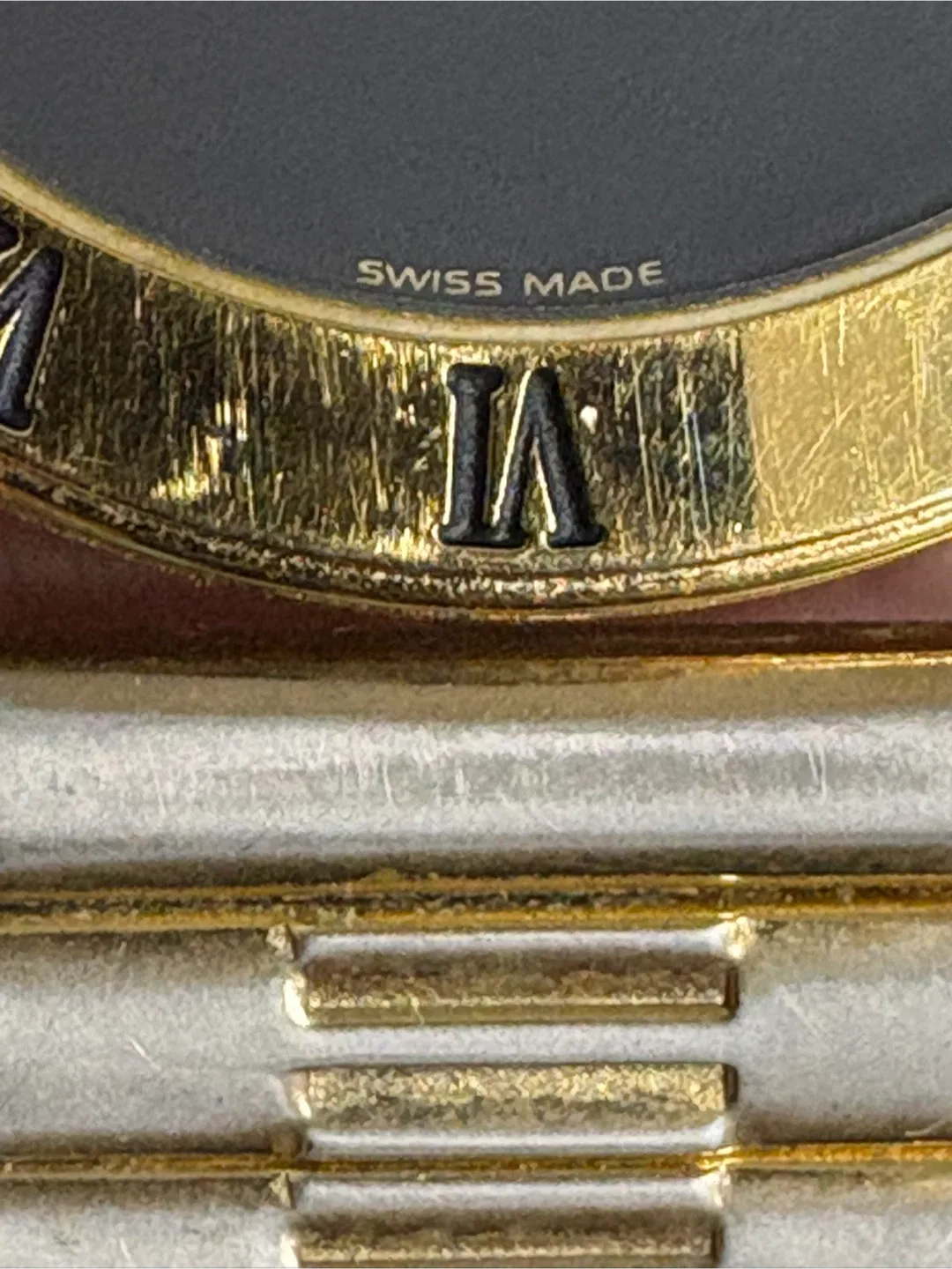 Authentic Gucci Watch Unisex 18KT Dial image indicator(5)