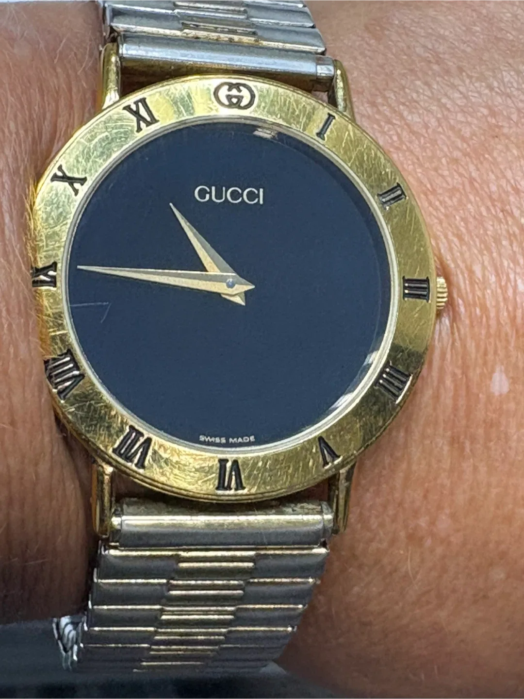 Authentic Gucci Watch Unusex 18KT Dial