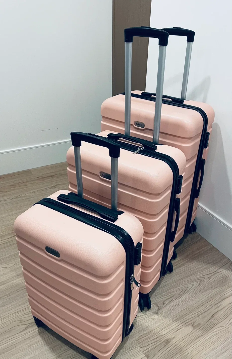 💗3-Piece Pink Lightweight Luggage Set — LIKE NEW