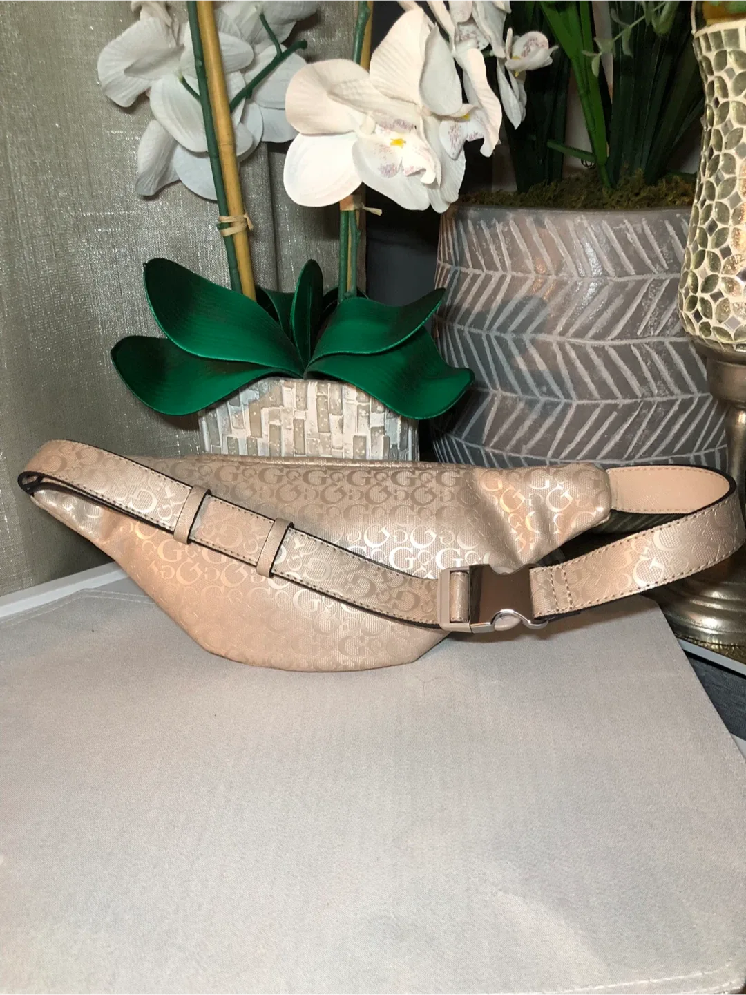 Guess Beige Belt Bag - Like New! image indicator(3)