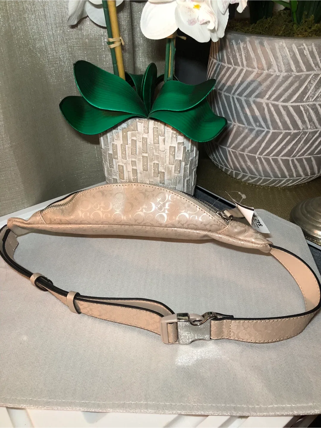 Guess Beige Belt Bag - Like New! image indicator(6)