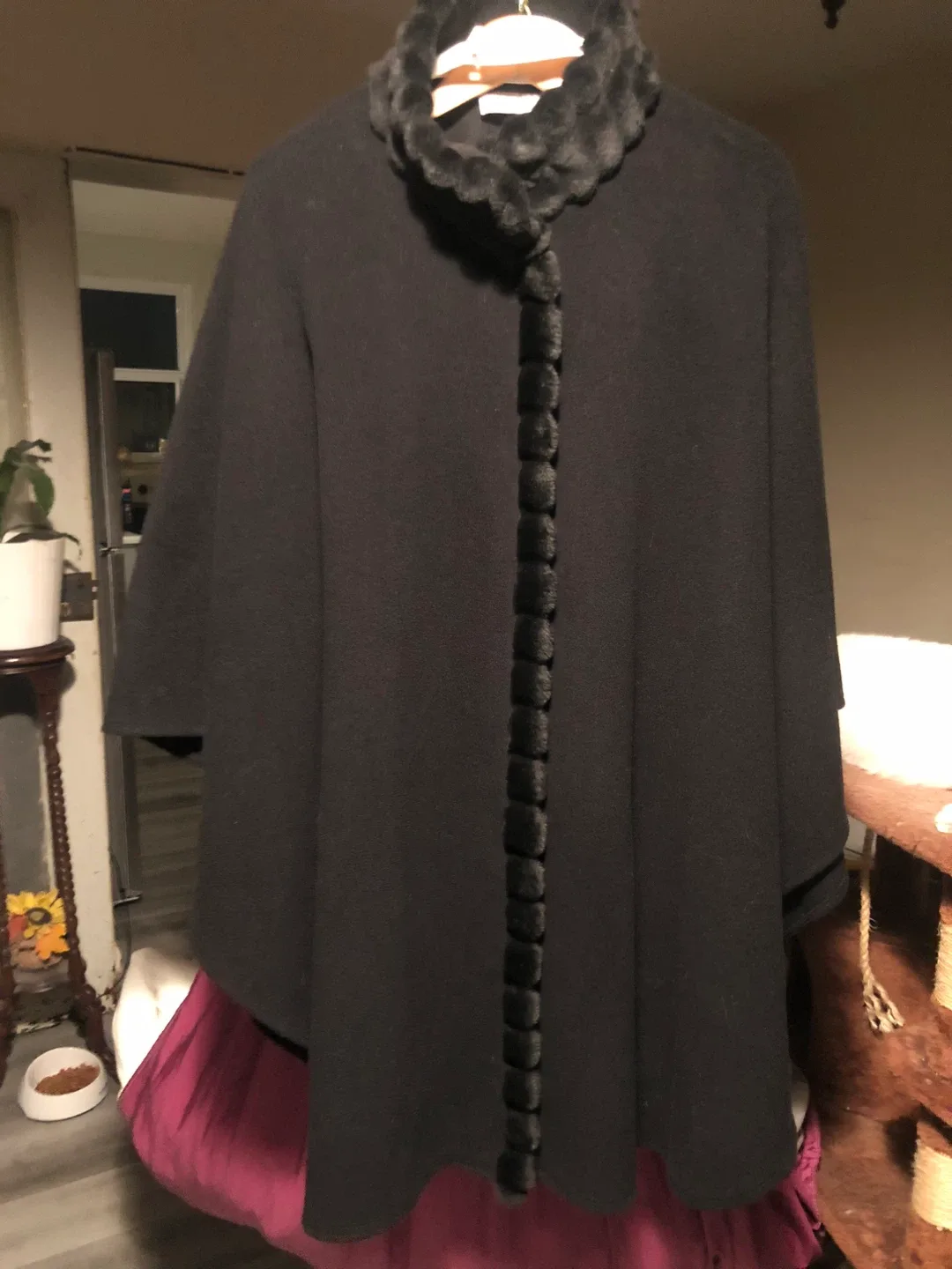 Noveltti for Melanie Lyne Black Cape