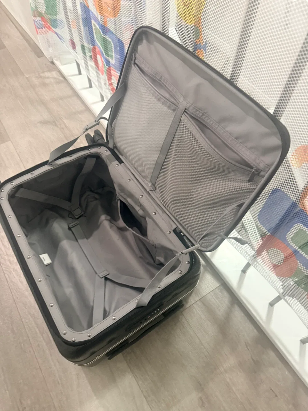 20 inches- Black Carry-On Suitcase image indicator(3)