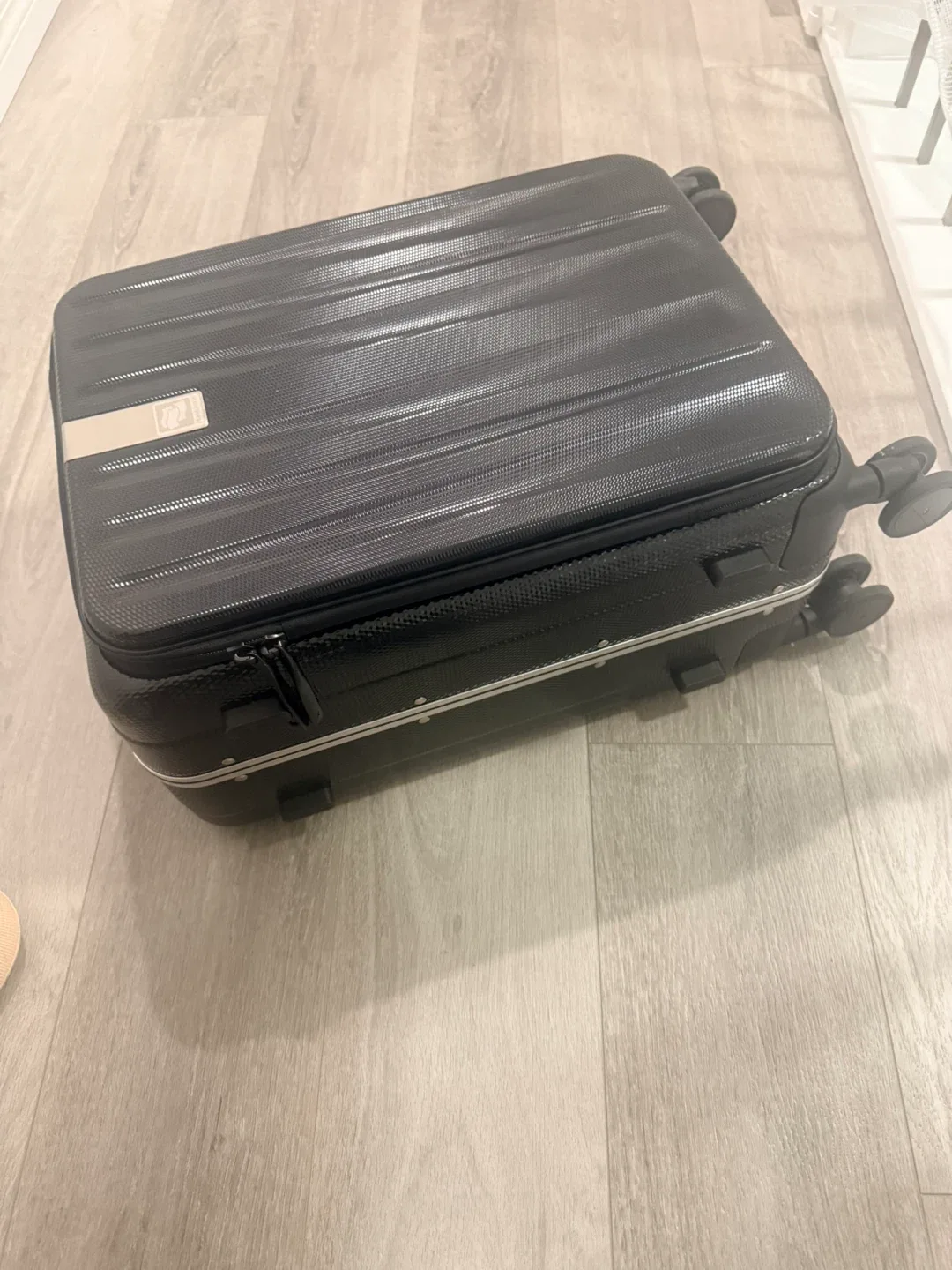 20 inches- Black Carry-On Suitcase image indicator(2)