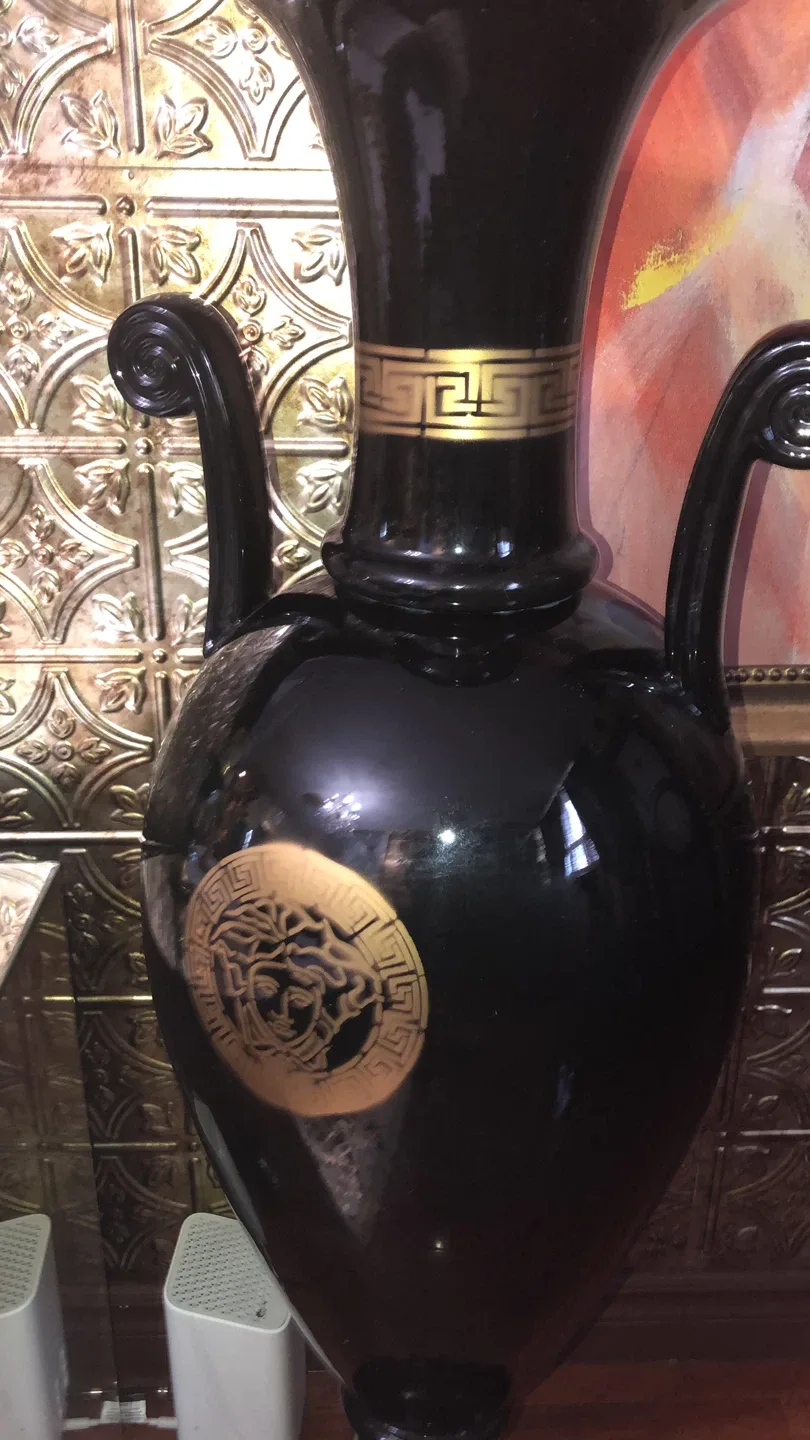 Versace Black Vase image indicator(4)