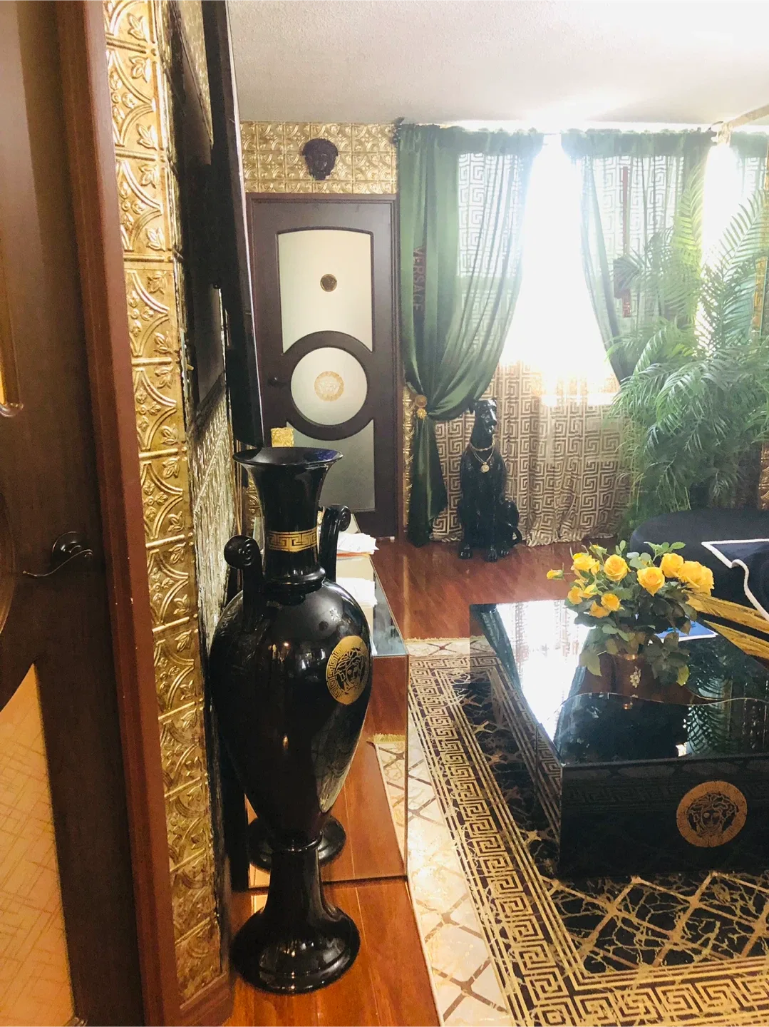 Versace Black Vase image indicator(5)