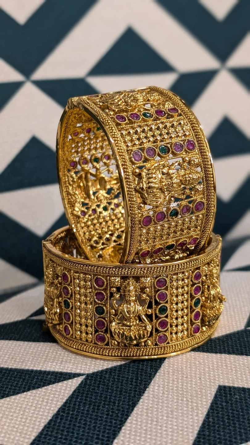 Set of Gold plated Bangles - photo 4