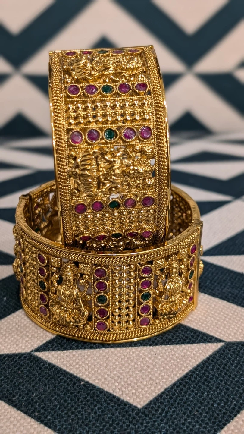 Set of Gold plated Bangles - photo 5