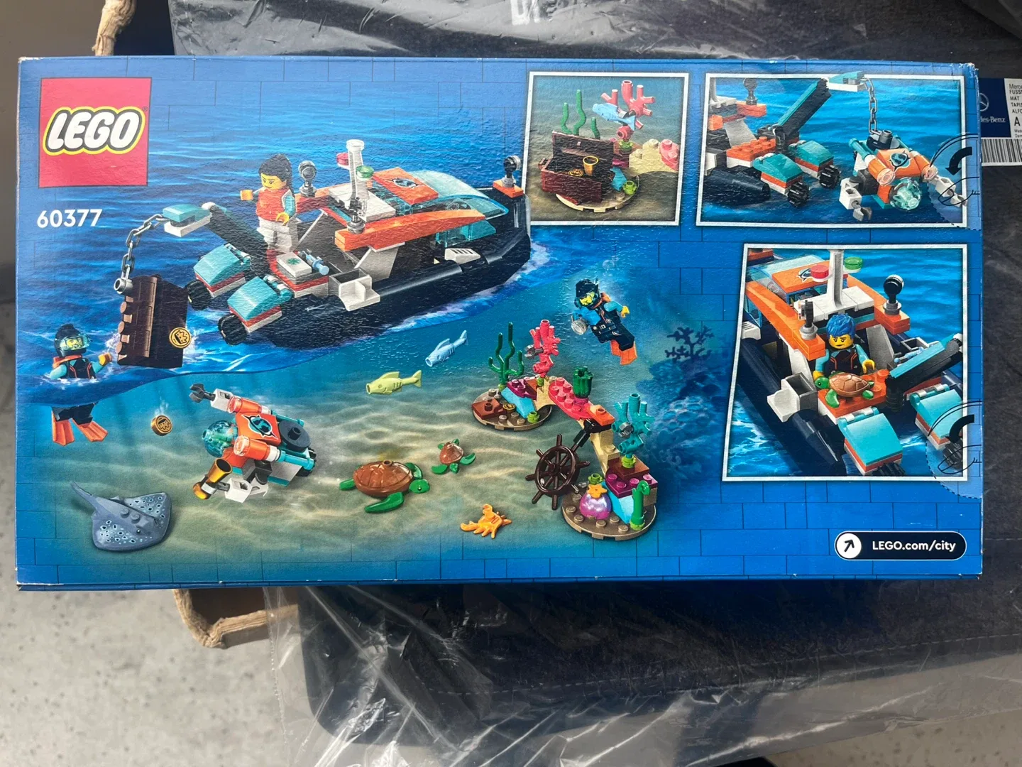 New LEGO City 60377 Explorer Diving Boat image indicator(2)