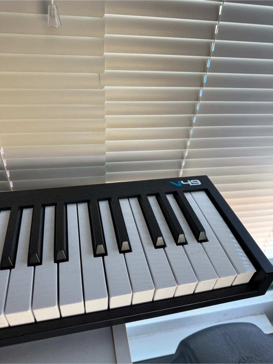 Alesis V49 Keyboard Controller image indicator(3)