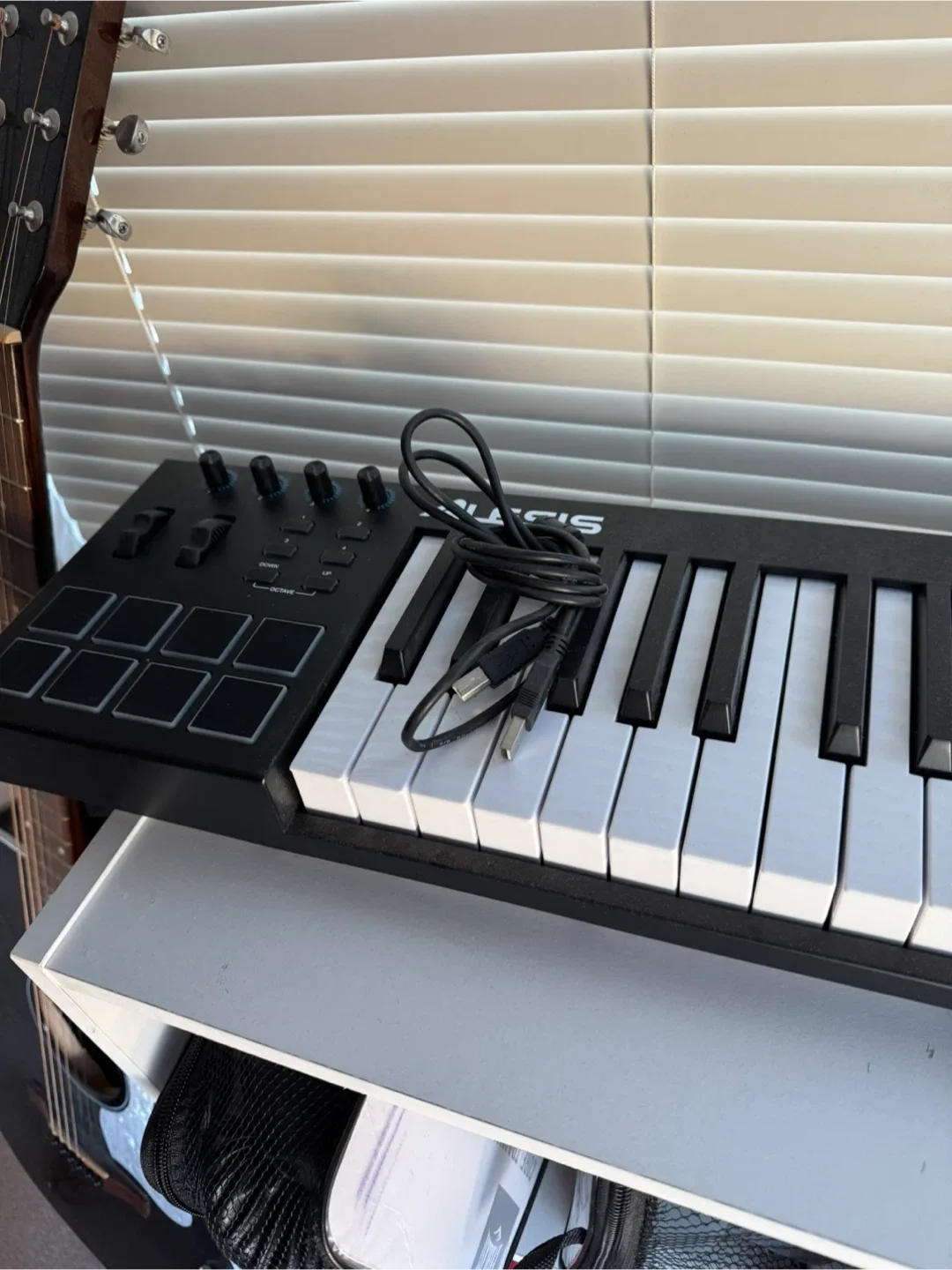 Alesis V49 Keyboard Controller image indicator(2)