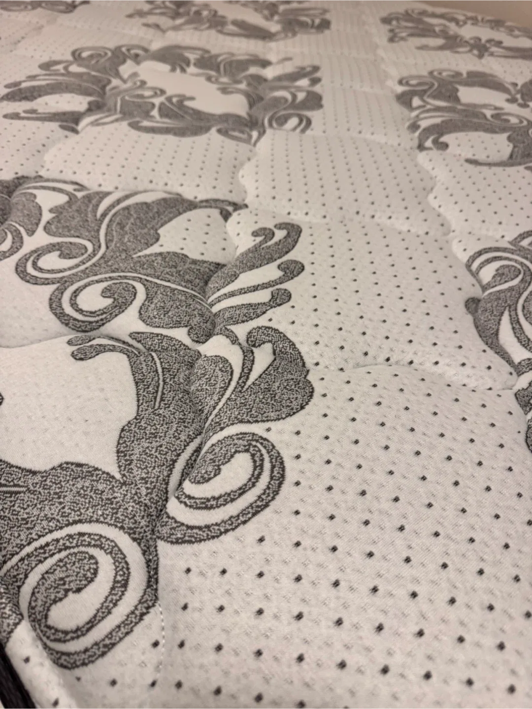 Queen Size Mattress & Box Spring image indicator(3)