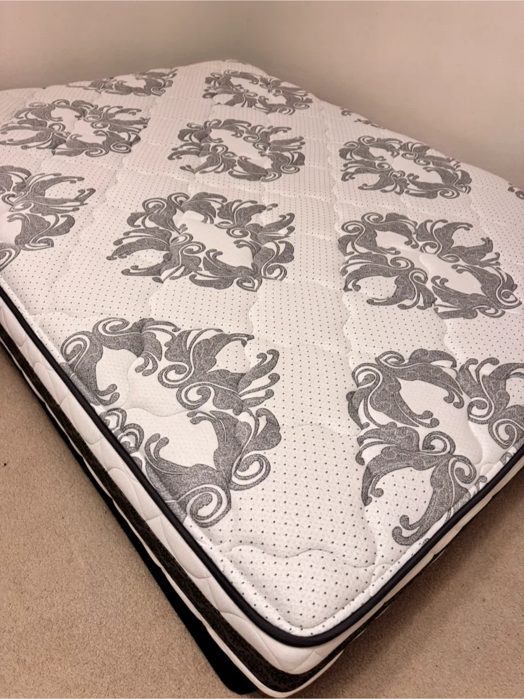 Queen Size Mattress & Box Spring image indicator(4)