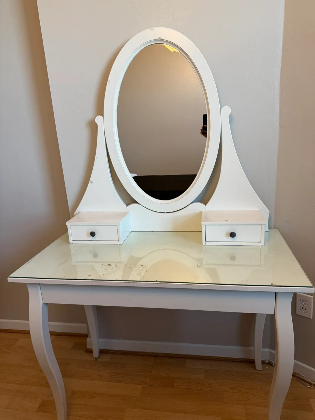 White Vanity Table with Mirror