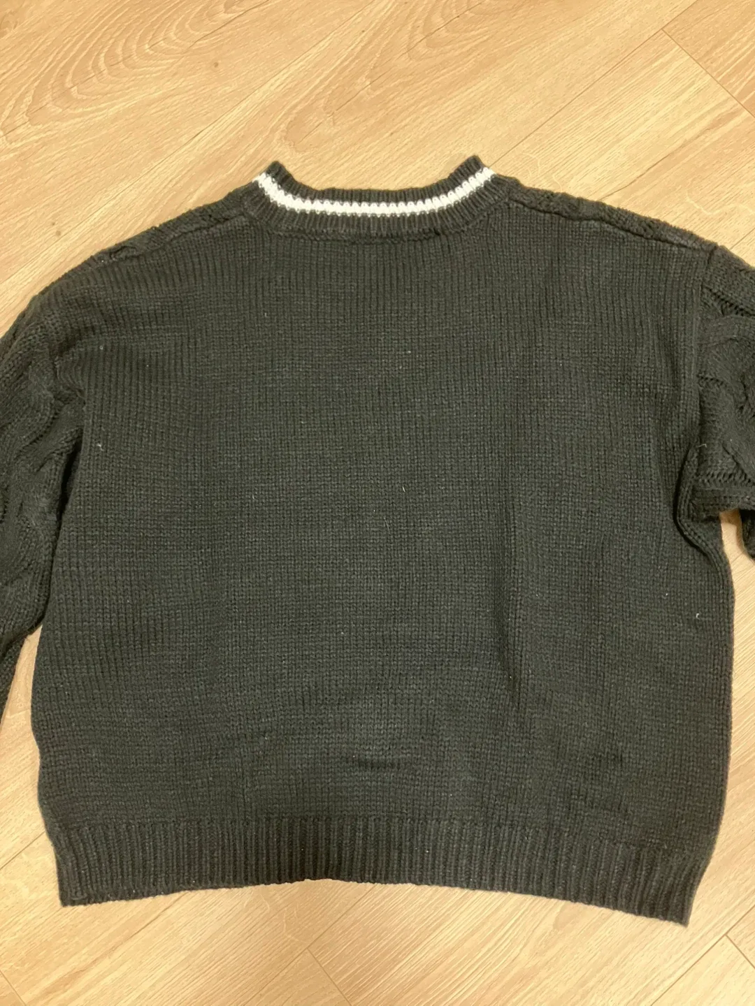 Sweater black knit image indicator(2)